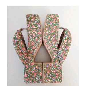 Jeffrey Campbell Women's Sandals Shoes Green Floral Flip Flops Platform Size 9